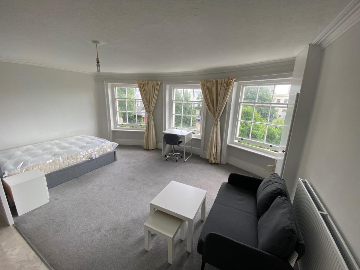Norfolk Sq 4,5,6 Bedsit Walking Distance To The Sea Front On Norfolk Square Apartment Brighton